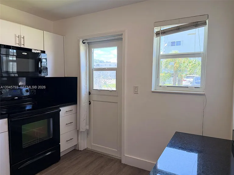 13215 NE 6th Ave #102 — Photo 17