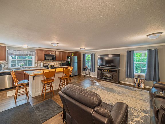 2nd image of 710 Lindsey Rd
