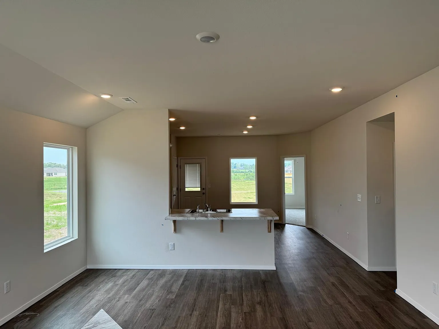 3 bed, 1426 sqft, $1,850 — Photo 3