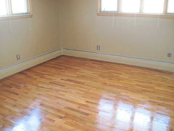 3rd image of 557 N Division St