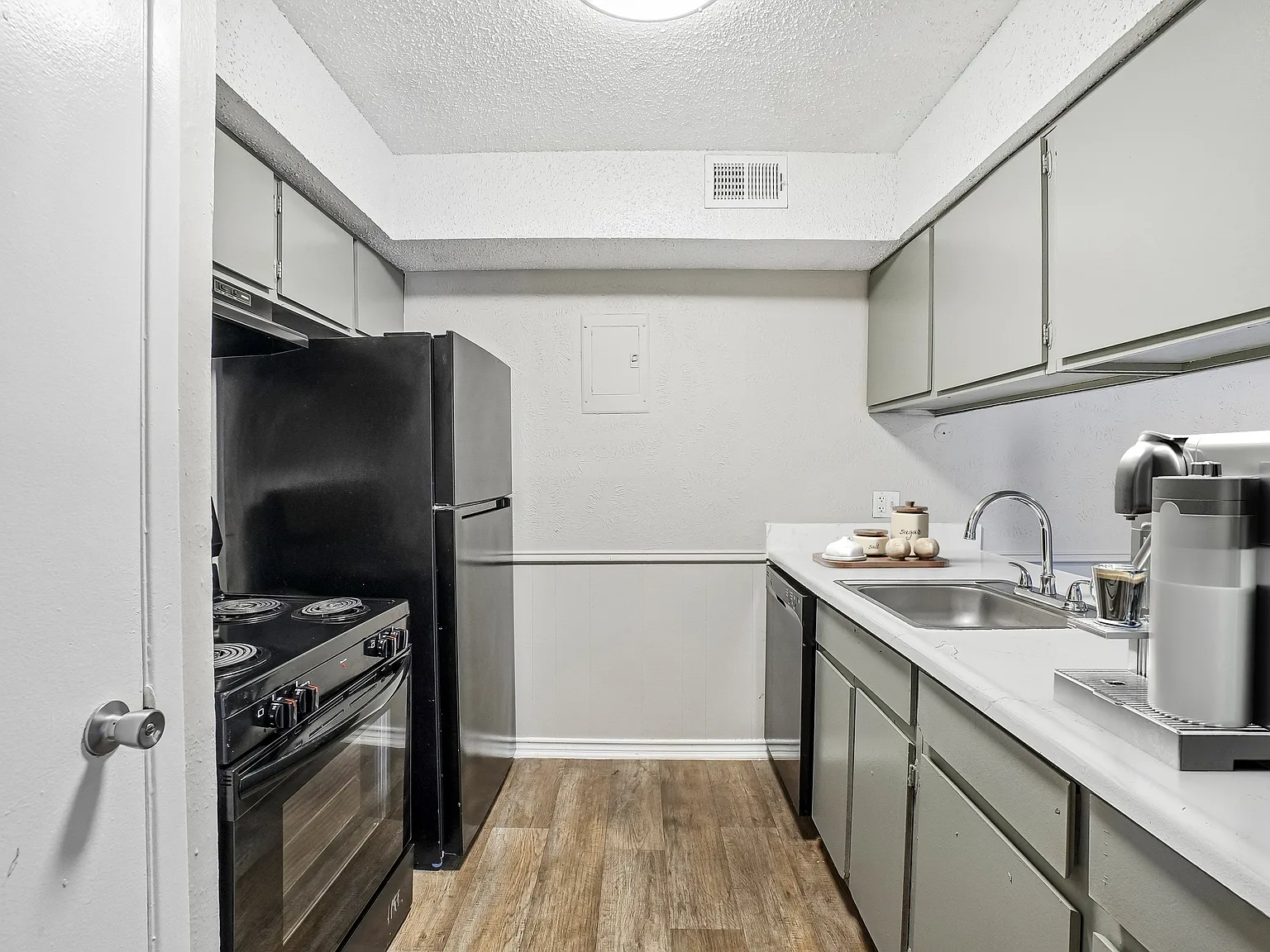 The Watermark Apartments — Photo 4