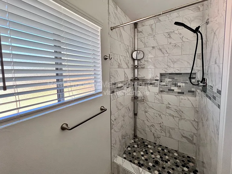 404 N Villa Ave — Photo 19