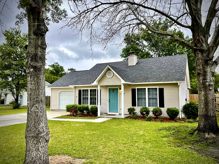 1002 Gordon Woods Rd — Photo 1