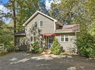 727 Waters Edge Dr, Martin, GA 30557