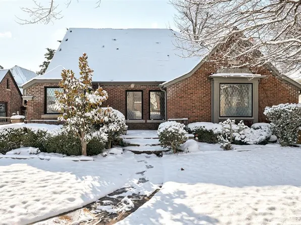 1116 Bedford Dr, Nichols Hills, OK 73116