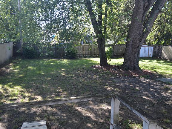 5th image of 528 Elliott Ave