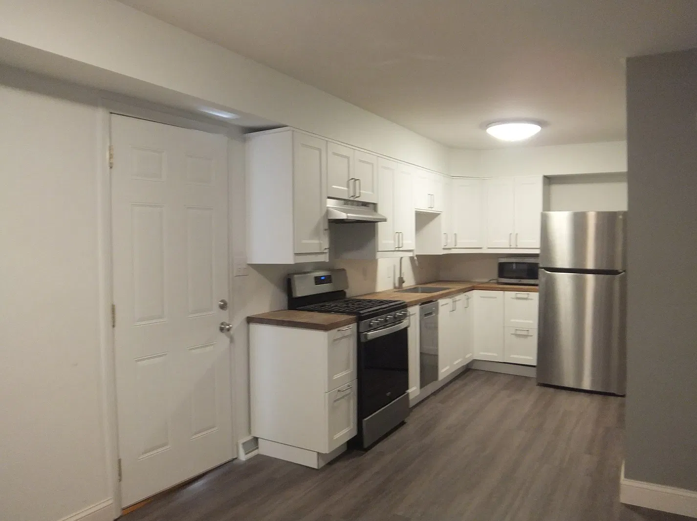3 bed, 1.5 bath, 1200 sqft, $1,795 — Photo 2