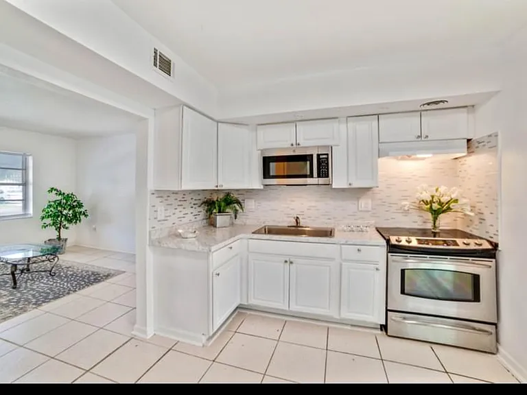 7313 Royal Palm Dr — Photo 7
