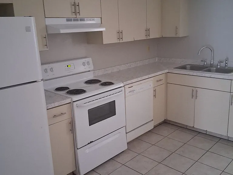 2435 NW 4th Ter #2437 — Photo 4