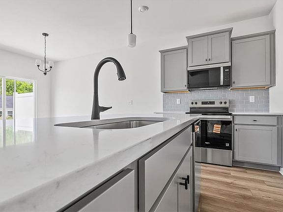 2nd image of 425 Belgrove Way
