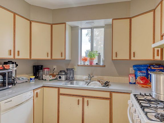 5th image of 1522 W Alice Ave