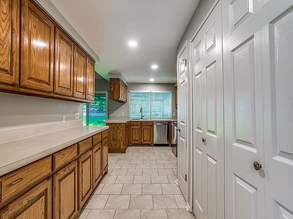 5th image of 2909 Encino Dr