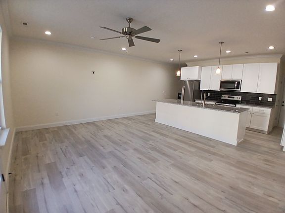 KITCHEN & LIVING ROOM