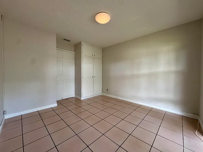 924 SE 8th Ct — Photo 10