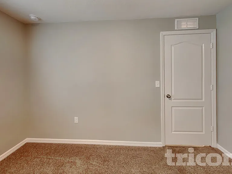 57 Pilgrim Dr — Photo 10