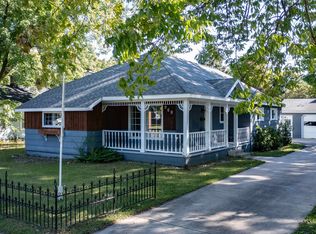 909 Berlin St, Waupaca, WI 54981