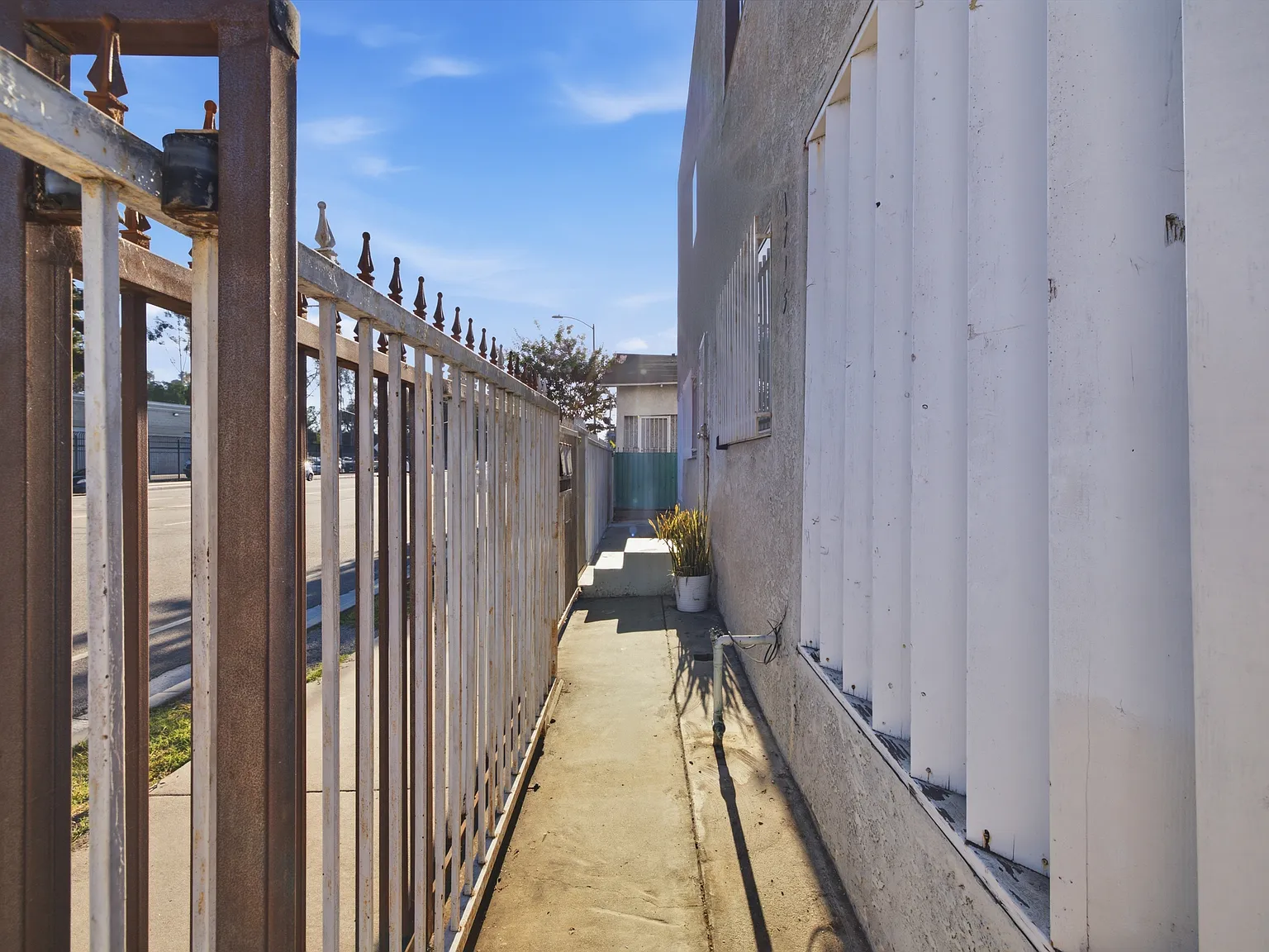 2 bed, 650 sqft, $2,550 — Photo 3