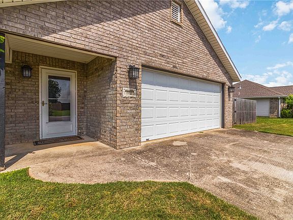 4th image of 265 Washburn Dr