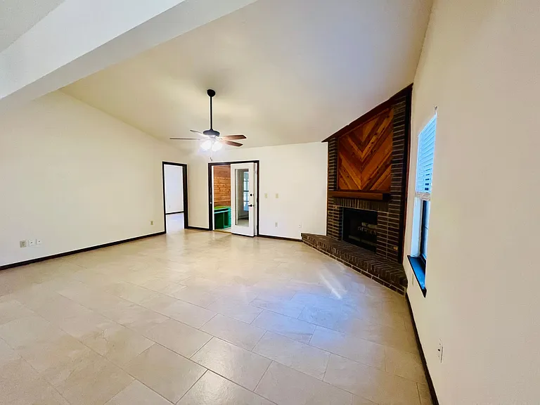 35115 Whispering Oaks Blvd — Photo 8