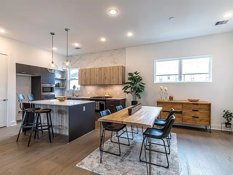 1236 W 25th St #C — Photo 4