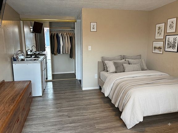 4th image of 216 3rd St #14