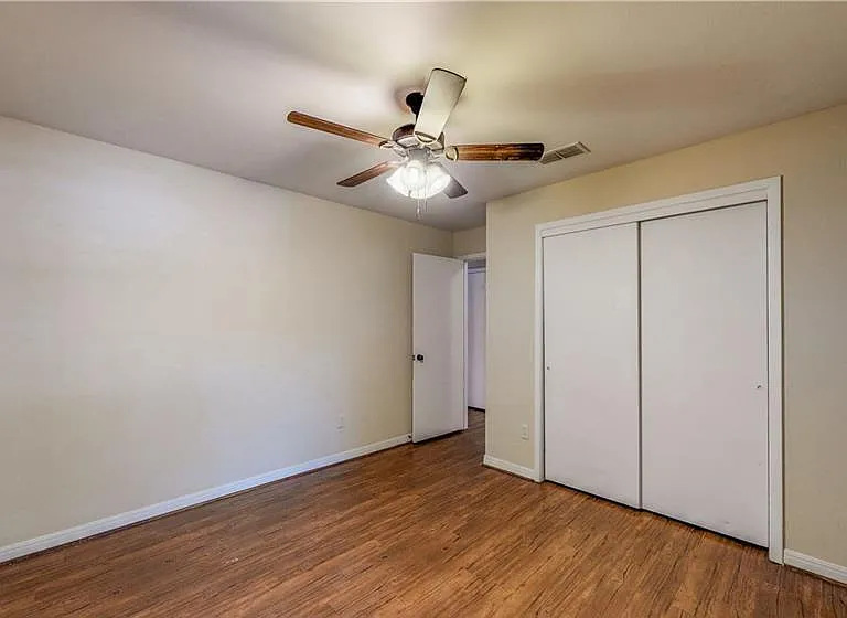 701C Balcones Dr #33 — Photo 6