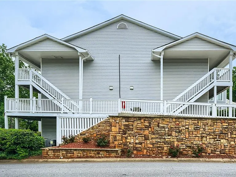 905 Augusta Dr — Photo 17