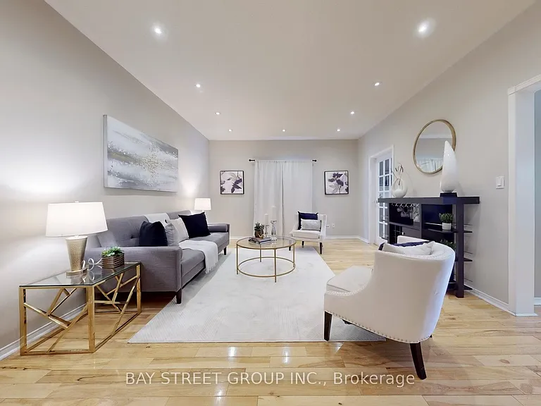 7229 Dime Cres — Photo 2