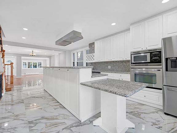 4th image of 3171 Fairmount Ave #A