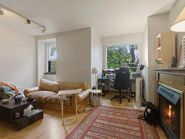 1931 W Evergreen Ave #3 — Photo 3