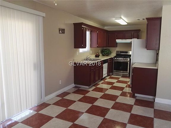 4th image of 1404 Arlington Heights St