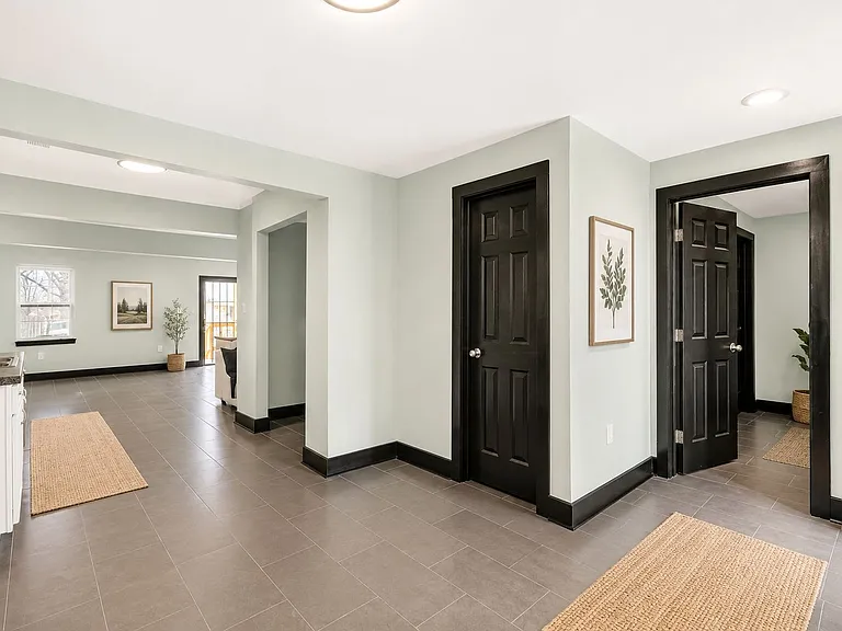 2496 Malone Ave — Photo 3