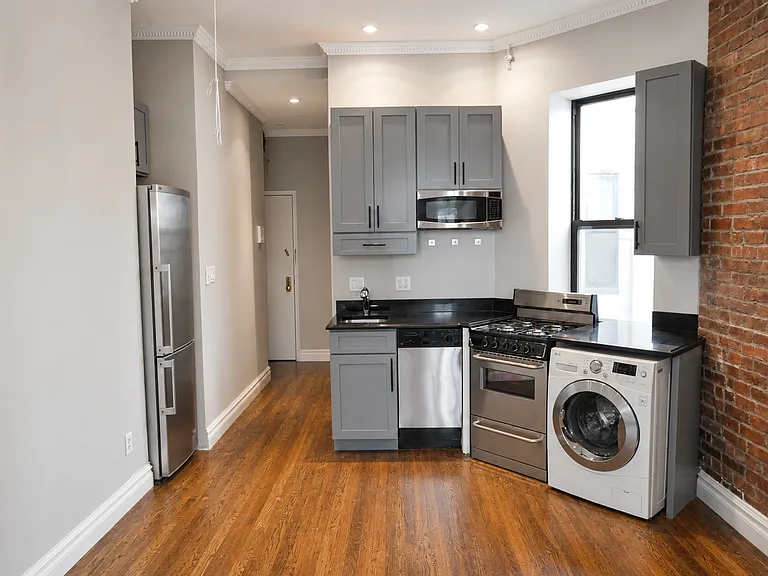 246 Mott St #R-24 — Photo 3