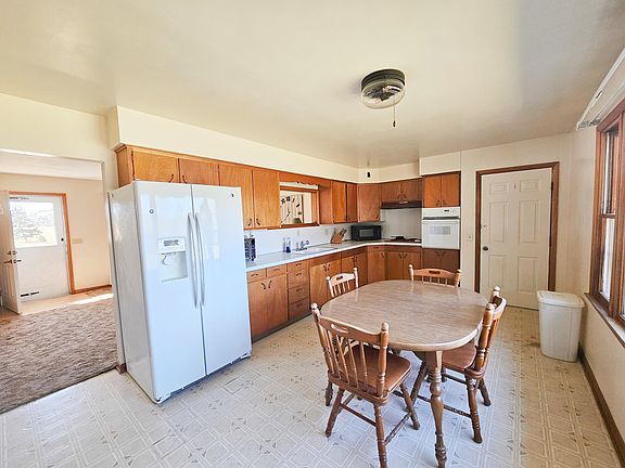 3rd image of 622 Rockford Rd
