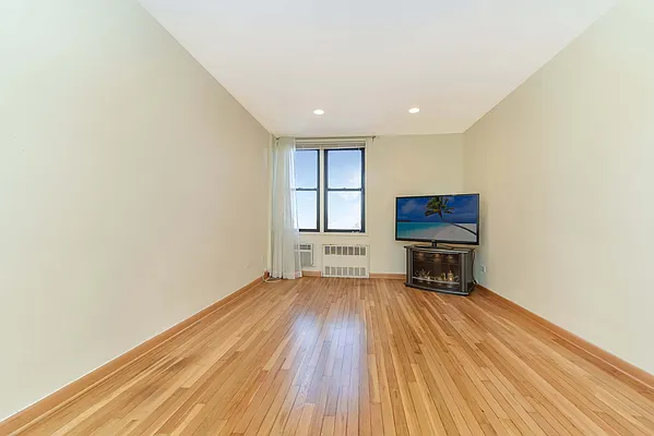 Sold by Amerihomes Realty of NY | media 2