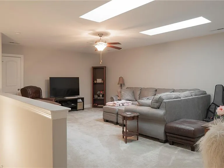 2941 York Place Dr — Photo 7