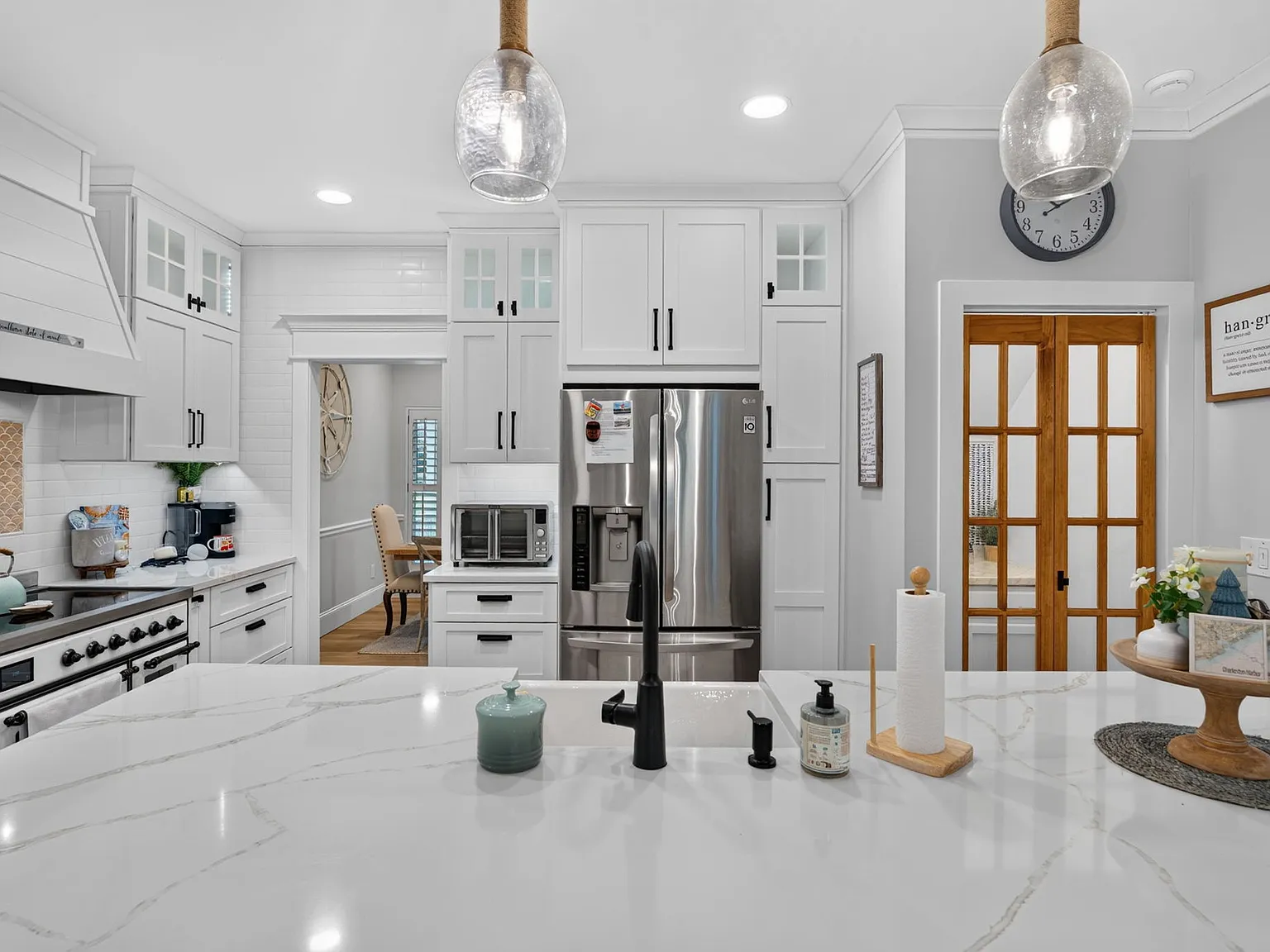 4 bed, 2.5 bath, 2350 sqft, $8,500 — Photo 3