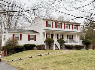 2 Eisenhower Ct, Hopewell Junction, NY 12533