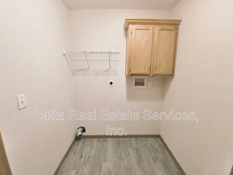 715 W 26th St #B — Photo 14