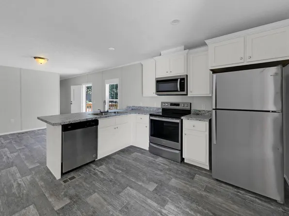 38 Pansy Ln, Defuniak Springs, FL 32433