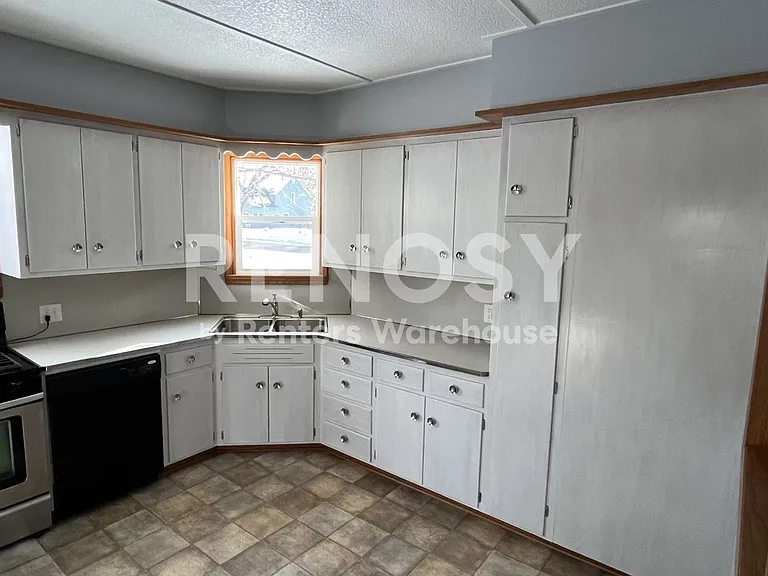 745 21st St — Photo 7