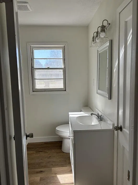 1082 Dell St — Photo 2