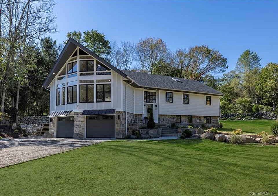 2nd image of 40 Clift Ln