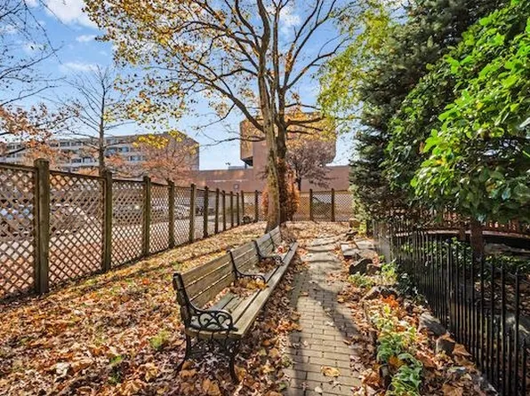 225 Saint Pauls Avenue image 26 of 30