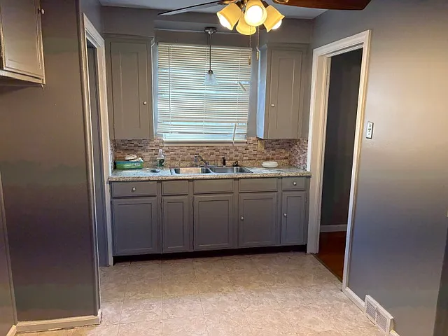 4 bed, 1.5 bath, 1204 sqft, $1,150 — Photo 4