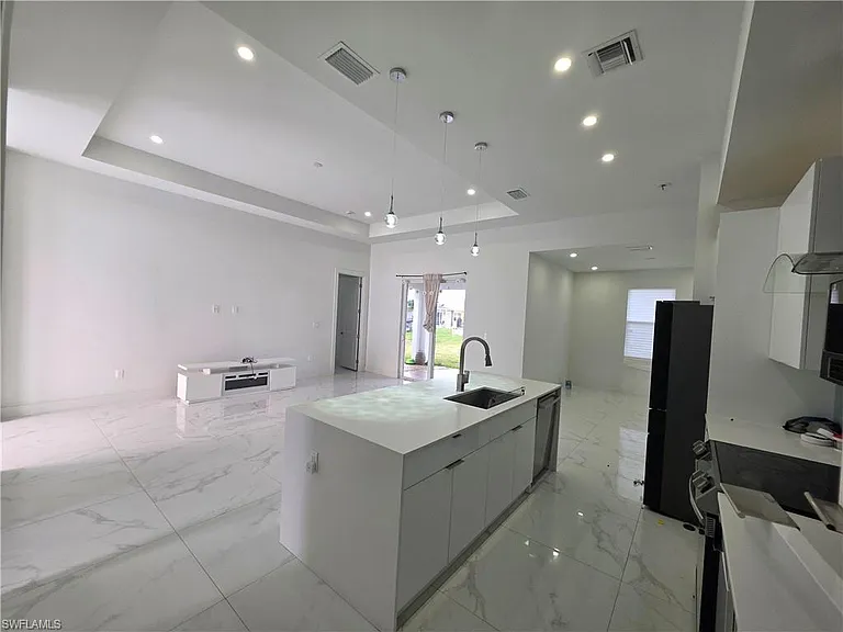 331 Nelson Rd N — Photo 10