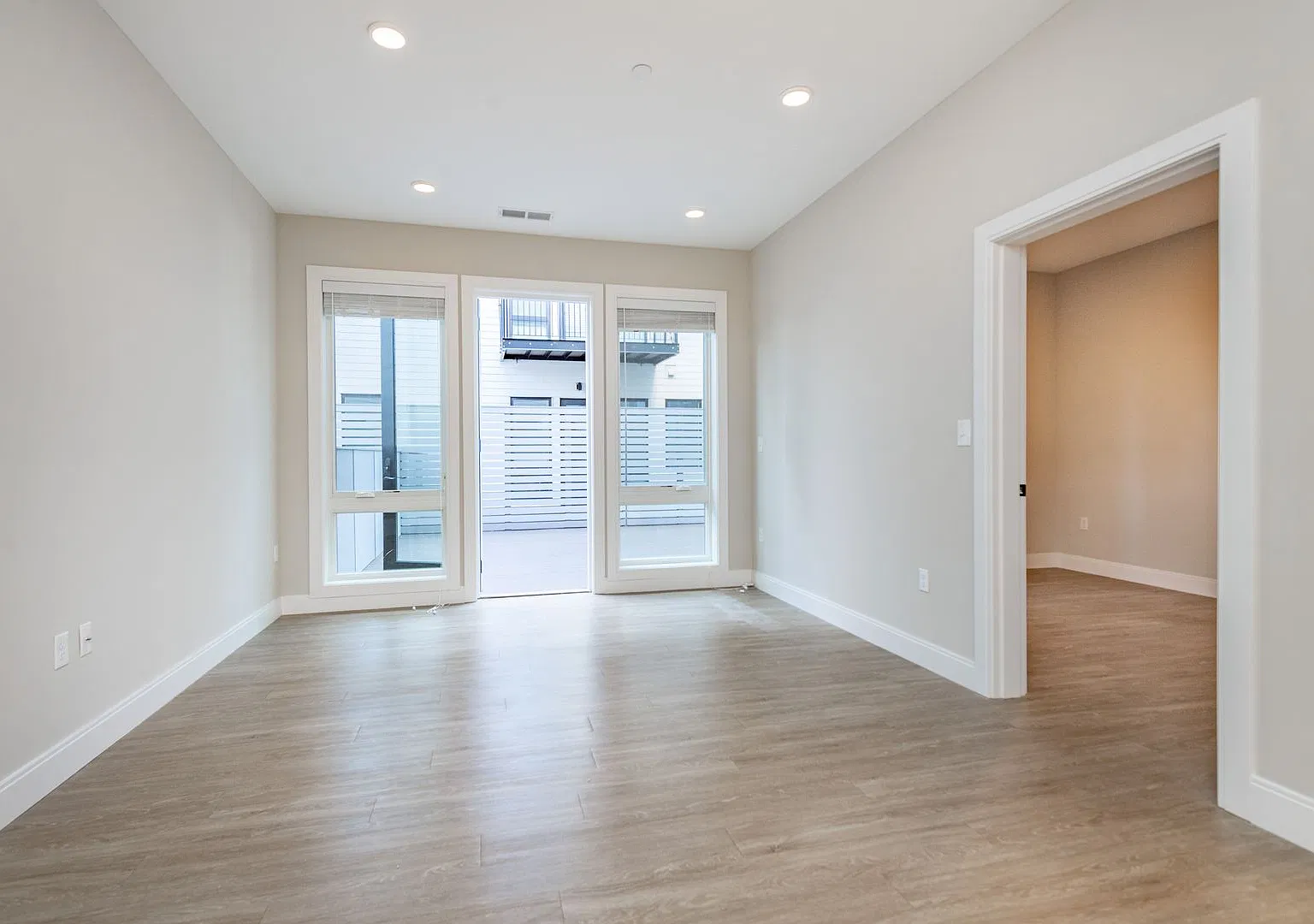 3 bed, 1130 sqft, $4,800 — Photo 1