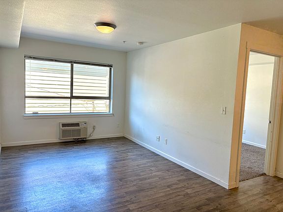 4th image of 5811 SE Boise St #202