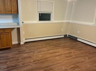 278 Newcomb Rd APT 3, North Kingstown, RI 02852