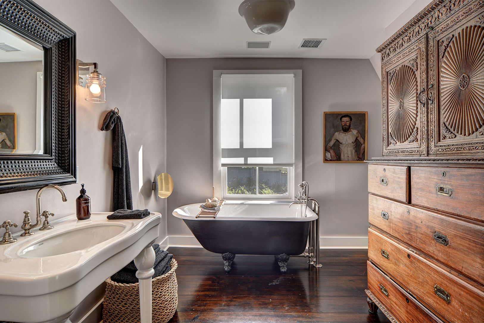  2nd floor full bathroom, with soaking tub